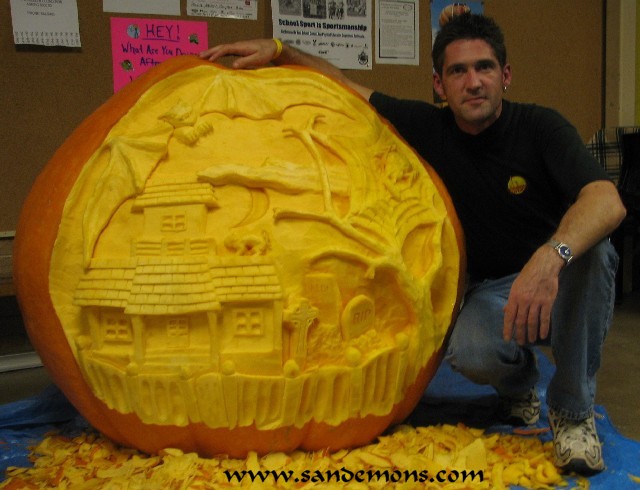 Haunted House Scene - 500lb Pumpkin